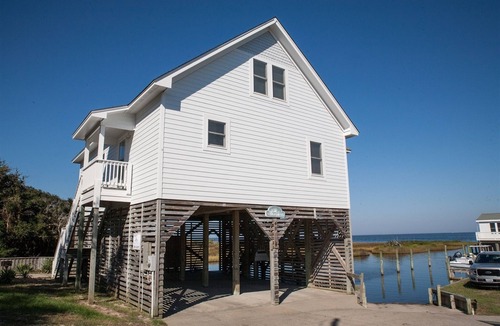 Buxton House | Spartina 3 Bedroom Cottage by RedAwning