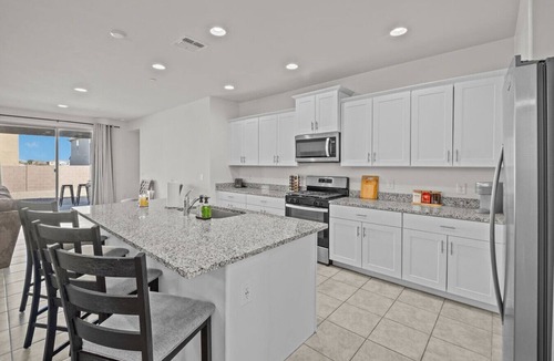 Tucson House | Spectacular Home Community Pool & Pickleball