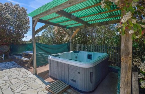 Canale-di-Verde House | Spend a relaxing in this beautiful vacation home with private pool and jacuzzi near the beach.