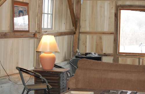 Pomeroy House | Spend some time in a lovely pre-civil war barn!