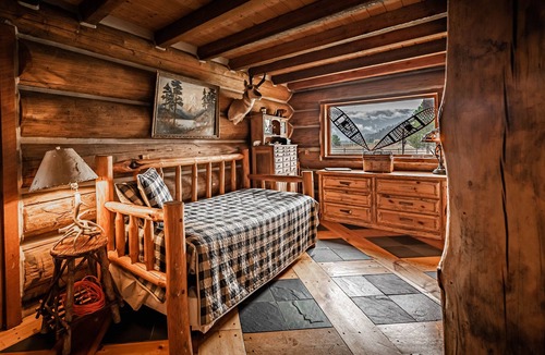 Superior Cabin | ⭐ Sportsman Dream Riverfront SKI PASS.Fireplace⭐