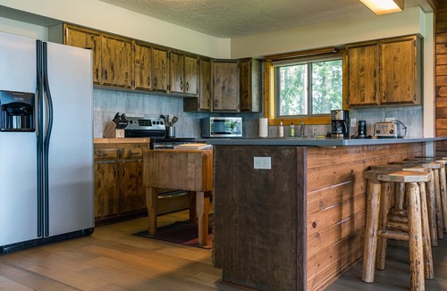 Kalispell House | Spring Creek Cabin is the quintessential Montana vacation property!