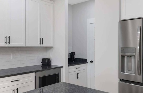 Springfield House | Springfield Haven - Modern Comfort Near Nashville
