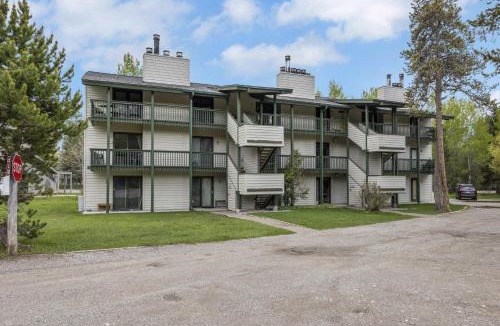 Moose Wilson Road Apartment | Spruces 11