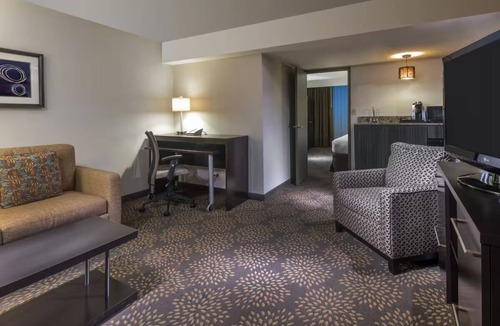 Camelback East Hotel | Standard 2 Queens at Holiday Inn & Suites Airport North - Pet-Friendly Property