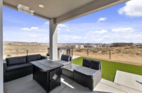Greenehaven House | Stargazer - Rooftop Deck Hot Tub and Telescope