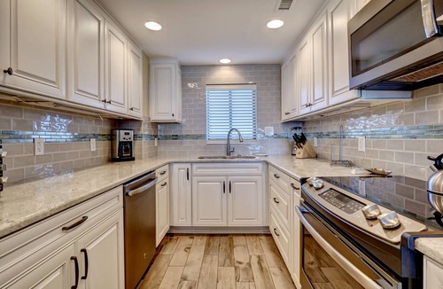 Wrightsville Beach Condo | Station One - 7I Seventh Heaven - Oceanfront condo community pool, tennis