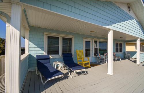 Topsail Beach House | Stay at Bunker Hill, a spacious 4-bedroom oceanfront house in charming Topsail Beach!