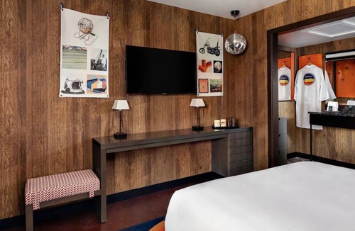Flagstaff Hotel | Stay, Explore, and Unwind in an Inviting Room Near Flagstaff Station - 2.8 miles