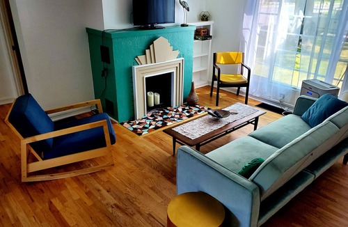 Garden District House | Stay in a Castle! Downtown! Best location! FREE Bikes & Kayak! 2024 Renovation!