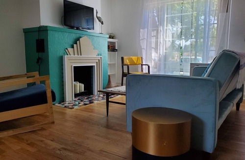 Garden District House | Stay in a Castle! Downtown! Best location! FREE Bikes & Kayak! 2024 Renovation!
