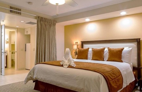 Coronado Hotel | Stay in Coronado's Best! Spacious Two Bedroom Unit with Kitchenette!