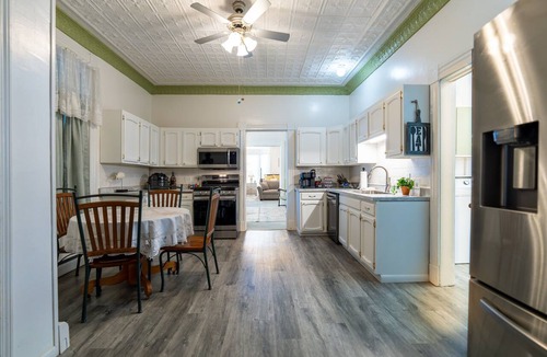 Marblehead Apartment | Stay in Style! Family Getaway by the Erie Shores