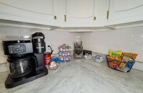 Marblehead Apartment | Stay in Style! Family Getaway by the Erie Shores