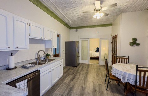 Marblehead Apartment | Stay in Style! Family Getaway by the Erie Shores