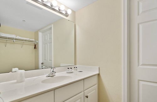 Kelleys Island House | Stay in the Glacier Suite for breathtaking views of Kelleys Island 116