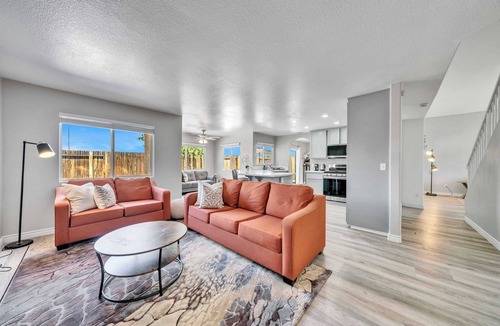 Victorville House | Stay Longer with Flexibility｜Family & Pets Approved｜Lush Backyard #42111