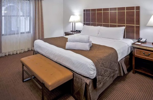 Sedona Resort | Stay with Full Kitchen, Spa, Balcony & Scenic Relaxation l Two Spacious 2BR