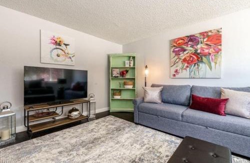 Boise Bench House | #StayInMyDistrict Cozy Central Boise Townhouse