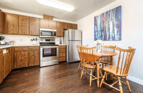 Boise Bench Condo | #StayInMyDistrict Furnished Monthly Townhome