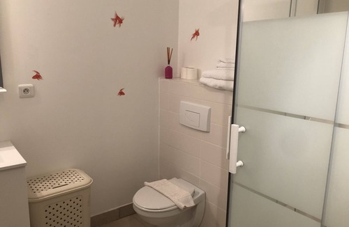 Galeria Hotel | Stella marina apartment facing port and beach, swimming pool.