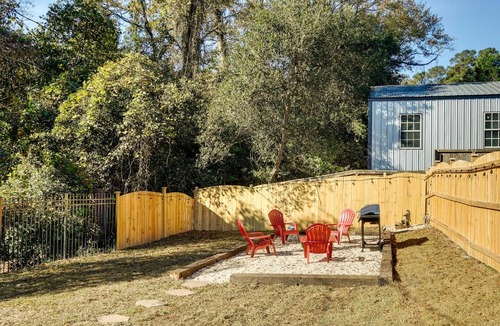 Rosewood House | Step-Free Home w/Fire Pit - 3 Miles to USC!