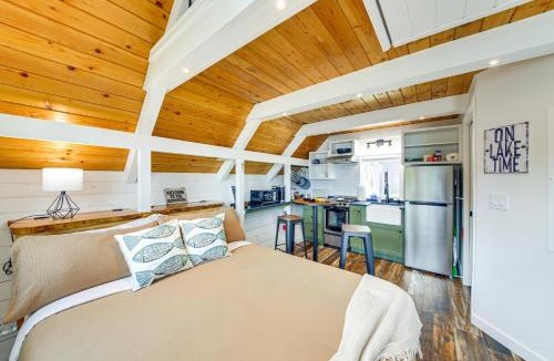 Newport Apartment | Steps to Sacheen Lake: Cute Studio Cabin w/Deck