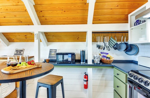 Newport Apartment | Steps to Sacheen Lake: Cute Studio Cabin w/Deck