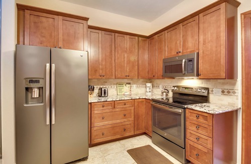 Wallace Condo | Steps to Shops & Dining: Historic Dtwn Wallace Gem