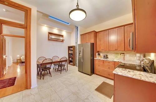 Wallace Condo | Steps to Shops & Dining: Historic Dtwn Wallace Gem