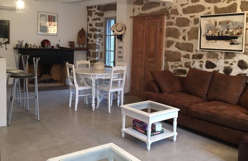Ota House | Stone house village center with private parking, mountain view classified site