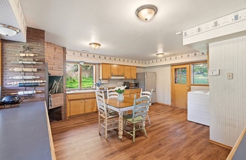 Spokane Cabin | Storybook Cottage Hideaway 10 Acres + Riverfront