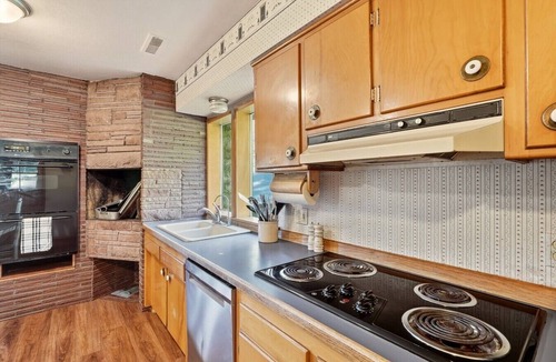 Spokane Cabin | Storybook Cottage Hideaway 10 Acres + Riverfront