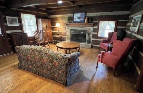 Huntington House | Strawberry Inn at Heritage Farm