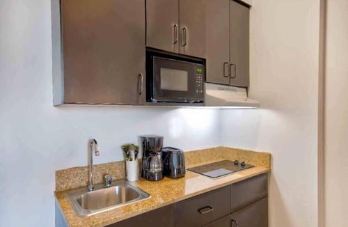 Oildale Hotel | Studio 6 Bakersfield 1 Queen Bed | Mobil