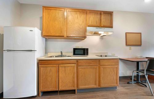 Sharonville Hotel | Studio 6 Extended Stay Cincinnati Sharonville OH