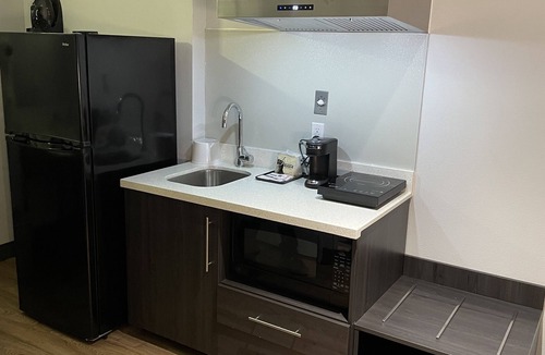 Civic Center Hotel | Studio 6 Suites – Stockton, CA – Waterfront