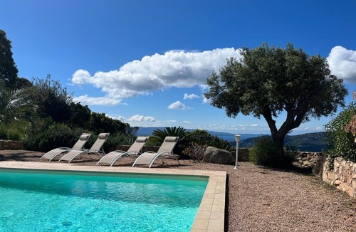 Alata Apartment | Studio "Albitru" avec piscine & vue sur la baie d'Ajaccio !