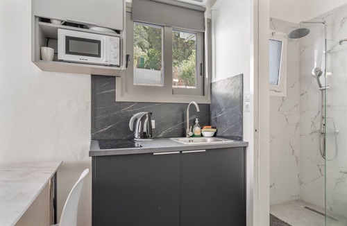 Geni Apartment | Studio Apartment 'Chakalaka - with Sofa Bed 4' with Mountain View, Wi-Fi and Air Conditioning
