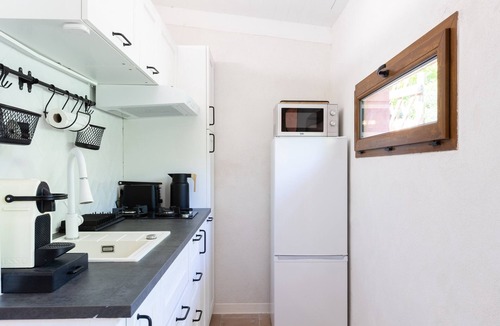 Osani Apartment | Studio Apartment 'De Mammo' with Mountain View, Wi-Fi and Air Conditioning