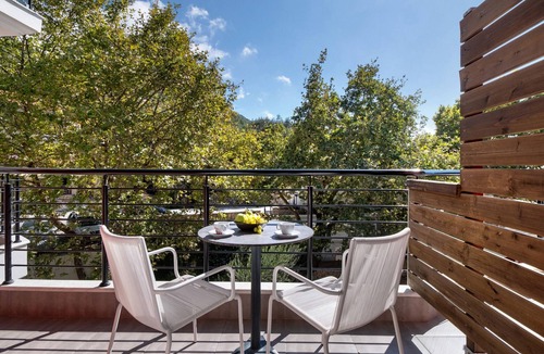Anthousa Apartment | Studio Apartment 'Deluxe 2 Adults - A' with Shared Terrace, Wi-Fi and Air Conditioning