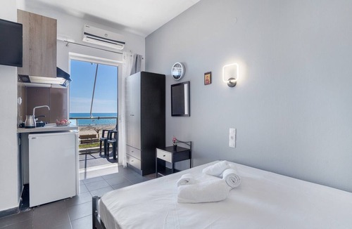 Pidima Kyras Apartment | Studio Apartment 'Iguana 4' with Sea View, Wi-Fi and Air Conditioning