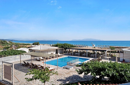 Pidima Kyras Apartment | Studio Apartment 'Iguana 1' with Shared Pool, Wi-Fi and Air Conditioning