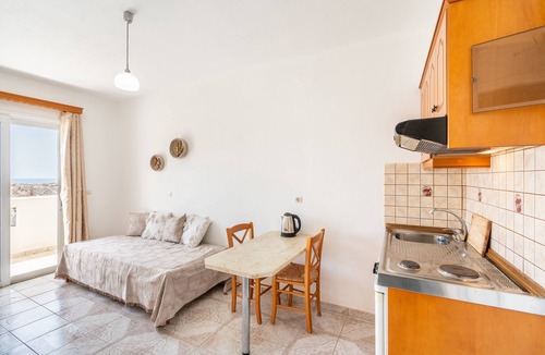 Amoopi Apartment | Studio Apartment 'Studios Fokia Beach 4' with Sea View, Wi-Fi and Air Conditioning