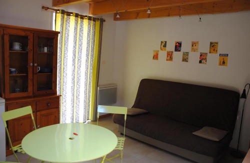 Alata Apartment | Studio dans villa à la campagne