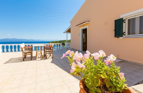 Katsimatika Apartment | Studio 'Dolphin Villa 3' with Sea View, Wi-Fi and Air Conditioning