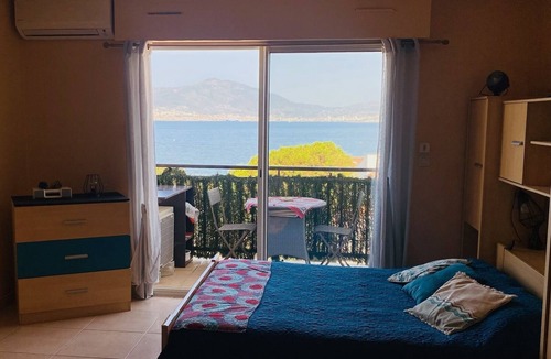 Grosseto-Prugna Apartment | Studio feet in the water