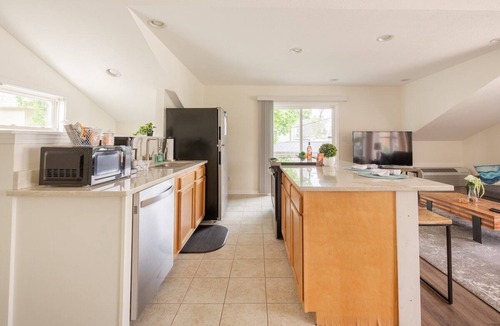 Kennedy King House | Studio Suite -5 Min to Downtown!