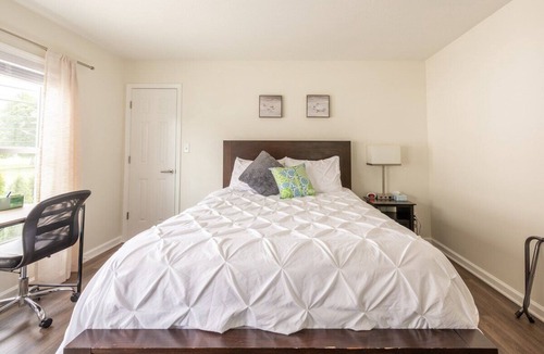 Kennedy King House | Studio Suite -5 Min to Downtown!