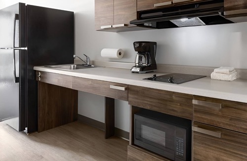 Nampa Hotel | Studio with Kitchen Perfect for Concert-Goers – 2 Min Walk to Ford Idaho Center